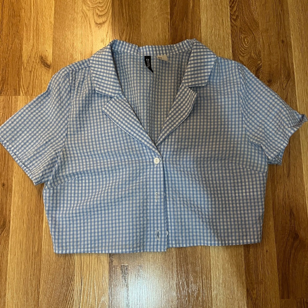 H and M blue and white gingham cropped button down top women